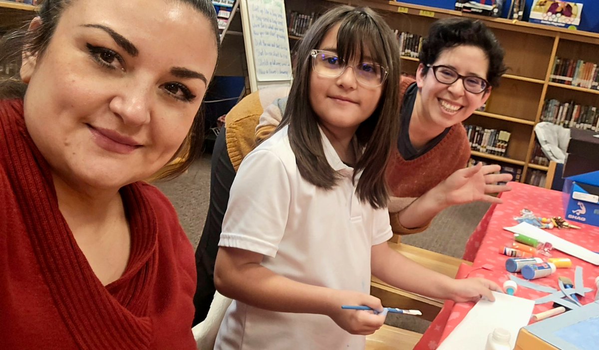 HValverde_DWS's tweet photo. Forever grateful for Ms. Avila, our @DWSLibrary for all the big &amp; little things she does for our Colts to instill the love of reading. My very own lil' Colt loves Family Craft Night, loves books, loves the library, &amp; loves her favorite librarian❣️ 💙🐴💛 #LoveDesertWind @DWS_PK8 https://t.co/cl55CeojiA
