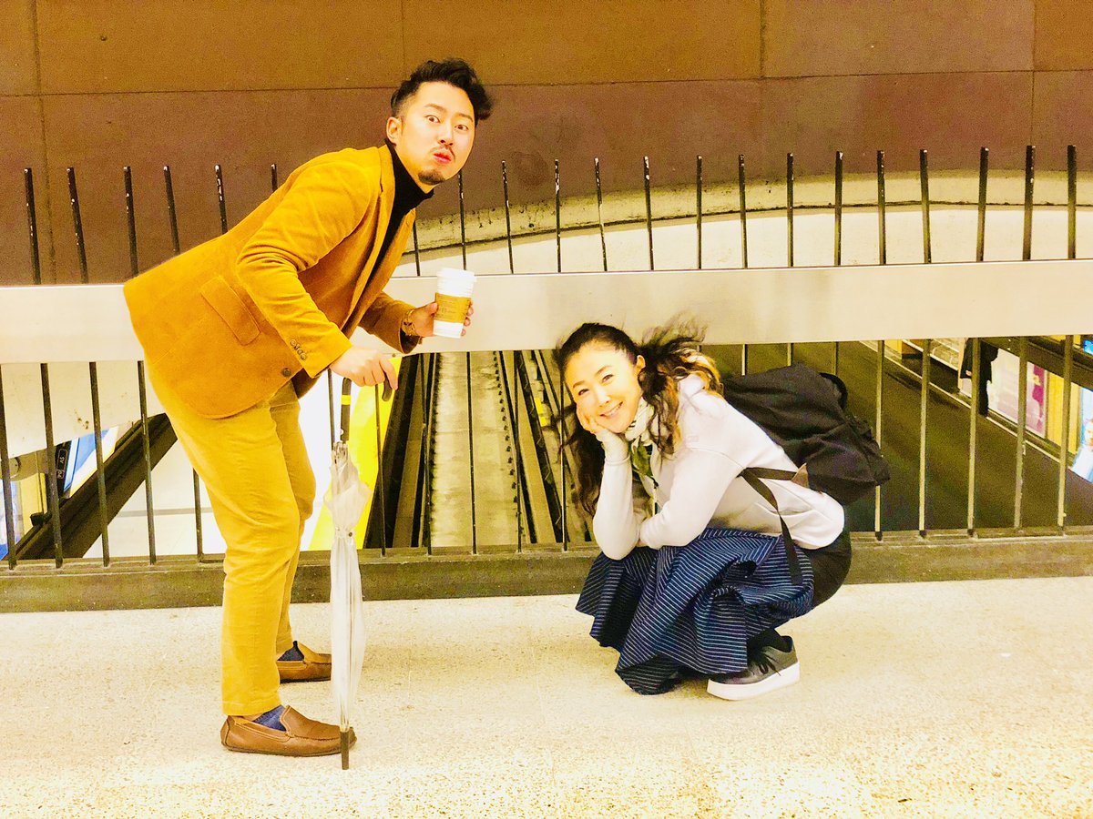 AirDropする度に思い出す事件があって

ピースボート時代に
女優の東ちづるさんと

カナダのモントリオールを
ご一緒させていただいた時に
写真を撮ってくださり

AirDropで共有してもらう際に

（ち）おぎちゃん出てこないよ？
（自）え？すべての人にしてますよ？

というくだりの後に