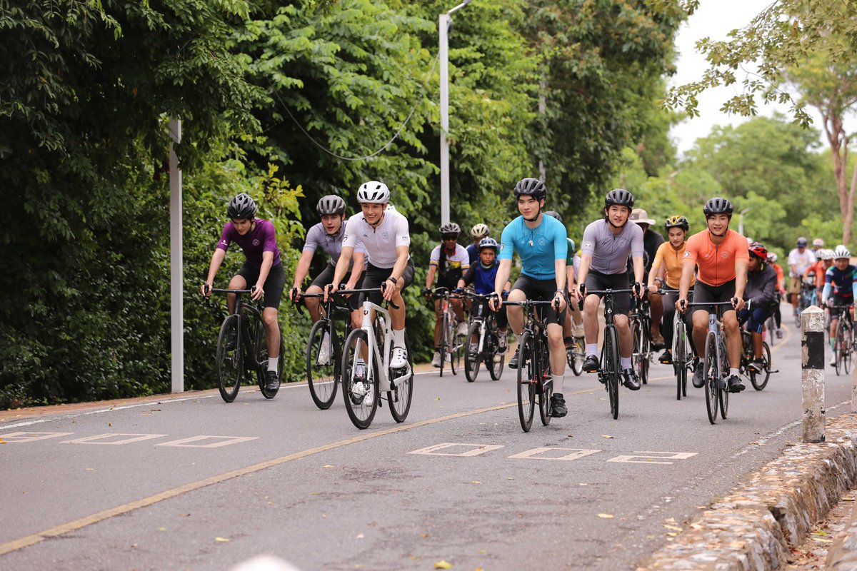 “มาสุ–ตี๋ ธนพล” เคมีหวานทั้งไทม์ไลน์! “Love Like A Bike ปั่นไปให้ถึงรัก”ปั่นหัวใจพร้อมกัน 2 มีนาคมนี้

#masutee #TEeThanapon #ตี๋ธนพล
#masu_msss #มาสุตี๋ 
#lovelikeabike
#ปั่นไปให้ถึงรัก 

อ่านต่อที่ facebook.com/share/1G96KSvd…