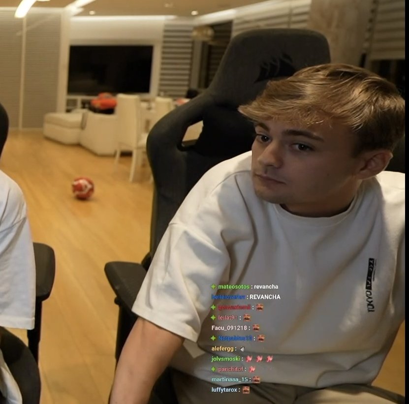 Lo lindo q esta moski, el pelo rubioOoo AAAAA hace maravillas el huevo