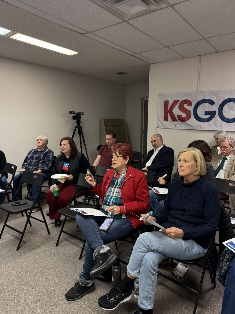 Joy Eakins for Governor tweet media