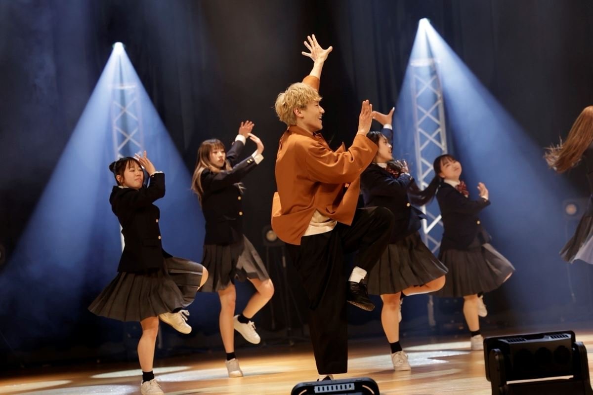 EXILE TETSUYA＆小森隼が松阪の中学生とサプライズ共演！ ダンス