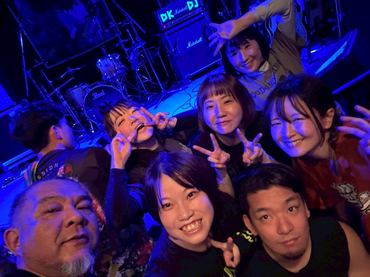 _yumataro22's tweet photo. 熊本🐻
ハッピーとハッピーに挟まれて3バンドともはっぴーだった〜🌟
久しぶりのがむとってもハッピーで楽しくて来てよかった！！
九州きた感じが全くない熊本！！
ライブ後もすごく素敵なお店に出会っていい時間だった〜✨ https://t.co/bm4hRUVqXx