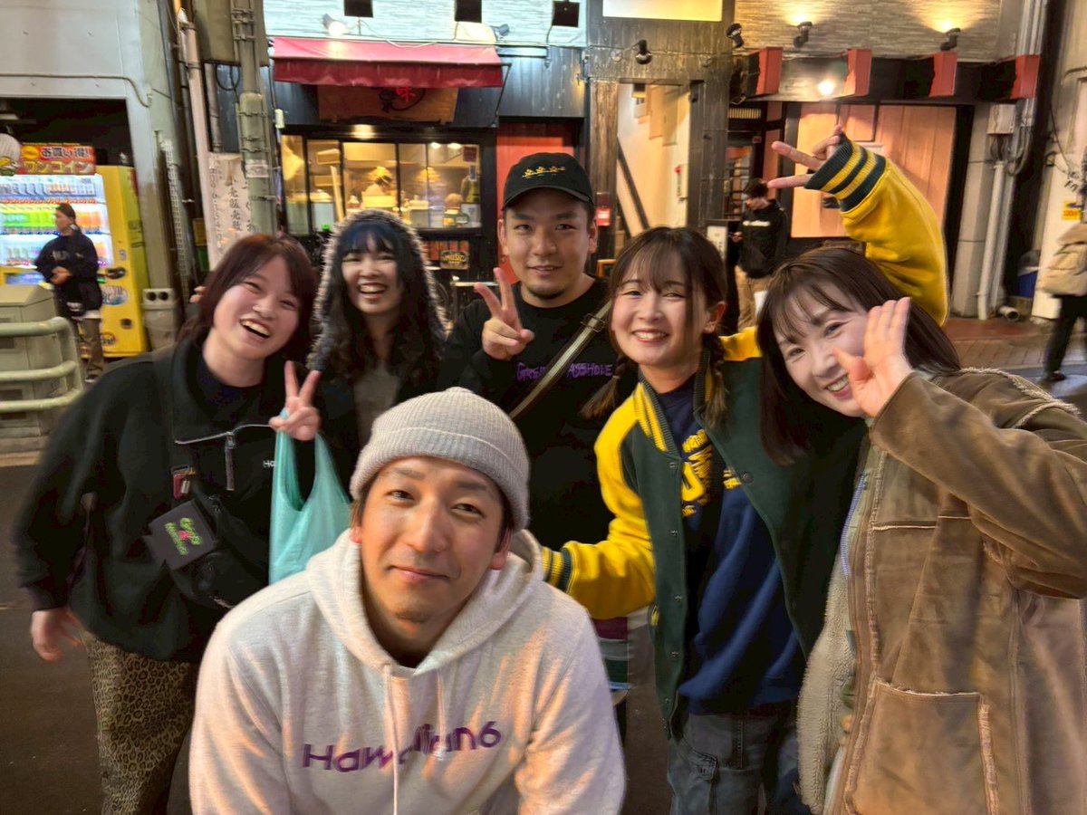 _yumataro22's tweet photo. 熊本🐻
ハッピーとハッピーに挟まれて3バンドともはっぴーだった〜🌟
久しぶりのがむとってもハッピーで楽しくて来てよかった！！
九州きた感じが全くない熊本！！
ライブ後もすごく素敵なお店に出会っていい時間だった〜✨ https://t.co/bm4hRUVqXx