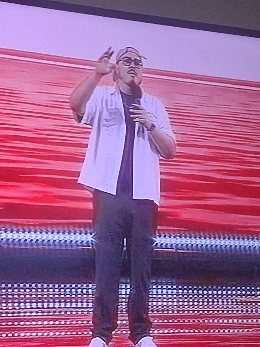 bazpviper's tweet photo. Aprende como se hace #georgeharris ..!! Muy bien Esteban Düch..!! 👏 👏👏#Viña2026 #festivaldevina2026 #megaenvivo https://t.co/aGJtJf7NN9