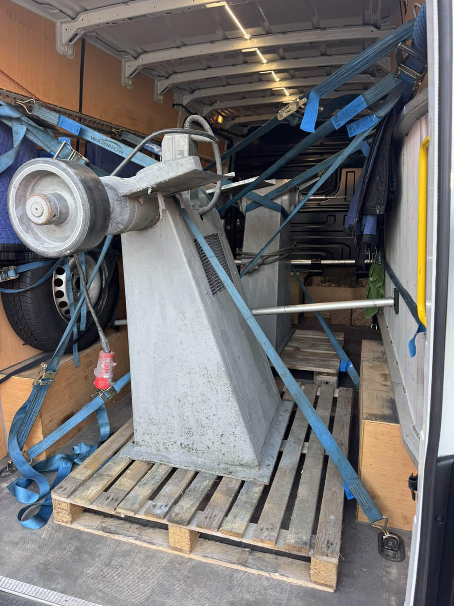 SameDayCoventry's tweet image. Tally Ho….🚚

A couple of small trays to be delivered now to #Mitcham, where I’ll also be loaded with a #pallet to be returned to #Birmingham, but before that, I’ll be delivering the boxes of #glass lamp shades to South #Wimbledon, then the 2 large lathes to Willesborough near