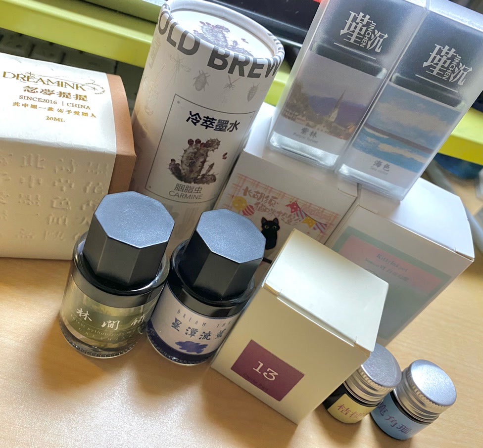 昨日届いた薫月文具堂さんの春節福袋インク～

私の福袋運が唸って手持ちとのかぶりいくつか…！ほんといつものあるある！
まだあんまり開けてないので使うの楽しみ～