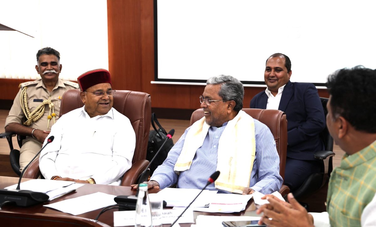 blrpost's tweet photo. Calling for a renewed emphasis on cultural identity in academia, Karnataka Governor Thaawarchand Gehlot on Saturday suggested that universities across the State adopt Indian traditional attire for annual convocation ceremonies.

https://t.co/6HlKMKXlMJ https://t.co/jvS2x5KhKl