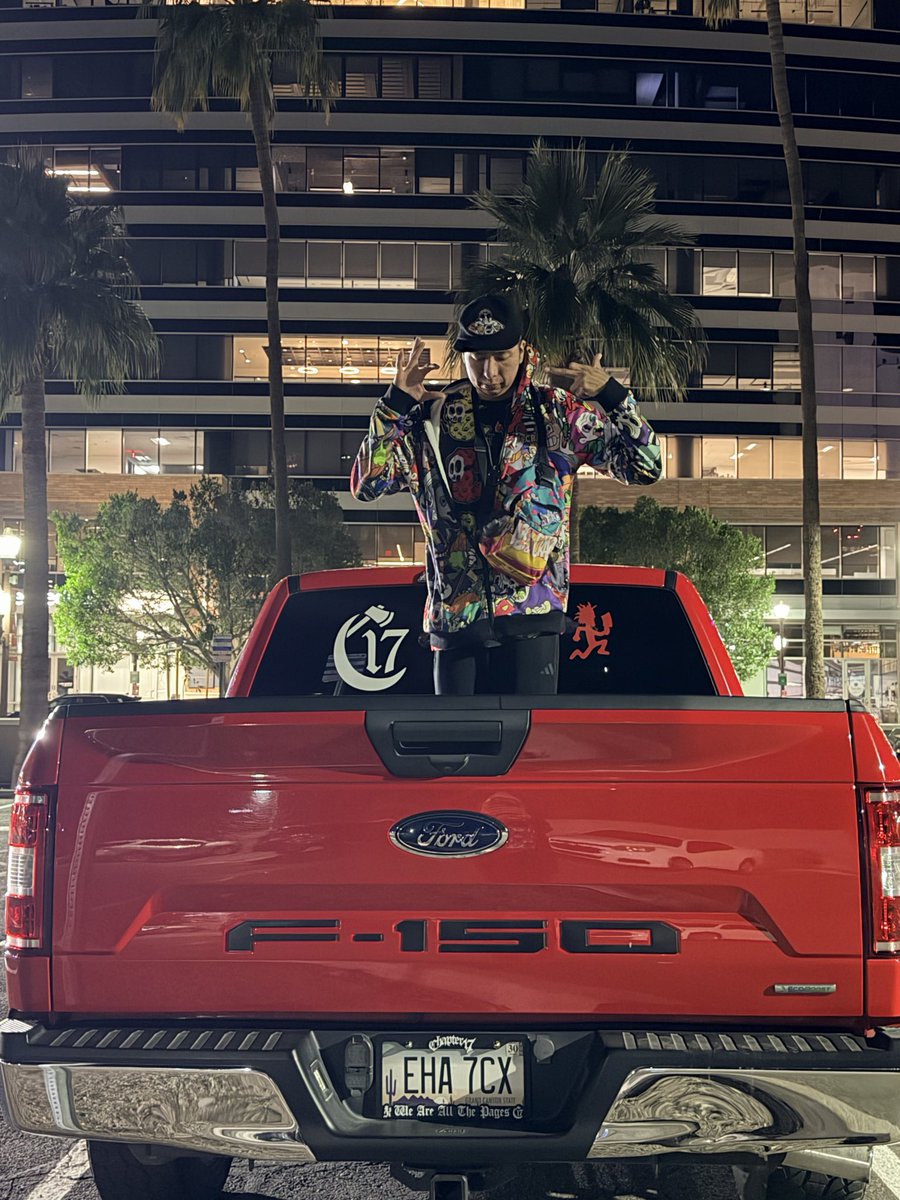 JUGG LIFE!! OUT HERE IN AZ! REPPIN PSYCHOPATHIC AND CHAPTER 17! LAZY AND CRAZY ALL DAY EVERYDAY!! 😈🤡😎🎡💰🥤🐈