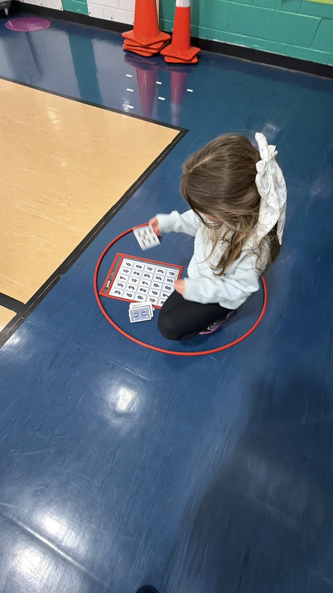 BoPhillips10's tweet image. Beat the Deck from @MshaynesPE #physed #striking #D59PE #balloons #cards #teamwork @MrsMetcalf_PE @D59SaltCreek