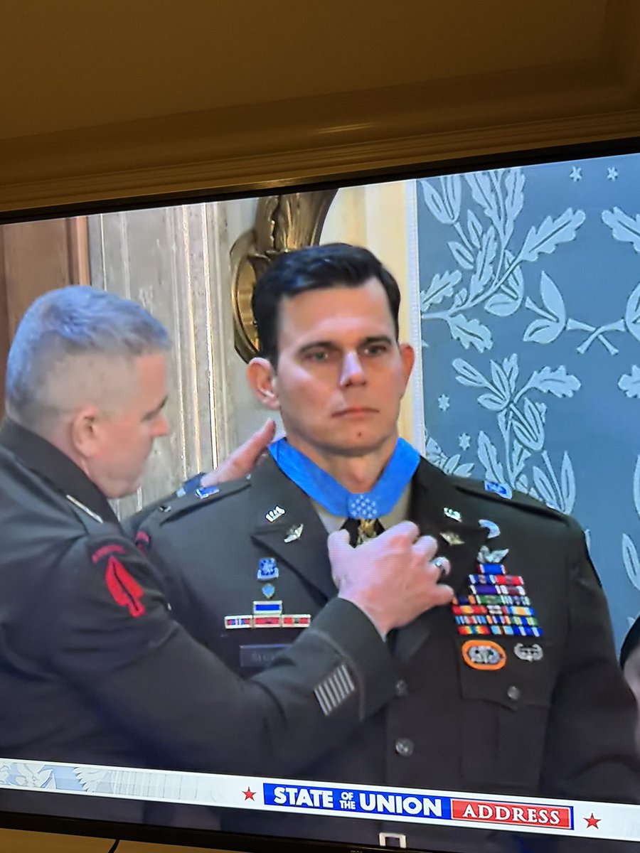 This moment stole the night for me. 🎖️🙏🏽🇺🇸