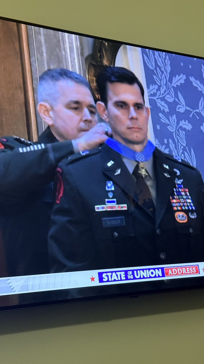 jmhumire's tweet photo. Two heroes. https://t.co/JrYamDiv4l