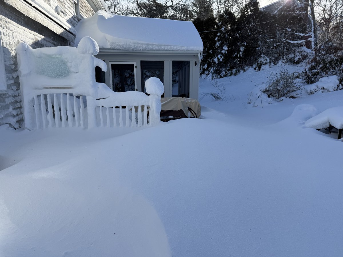 mmuhlfelder's tweet image. The last few days on #capecodbay have not been a #calmocean. Didn’t stop me from going to the beach today 😎