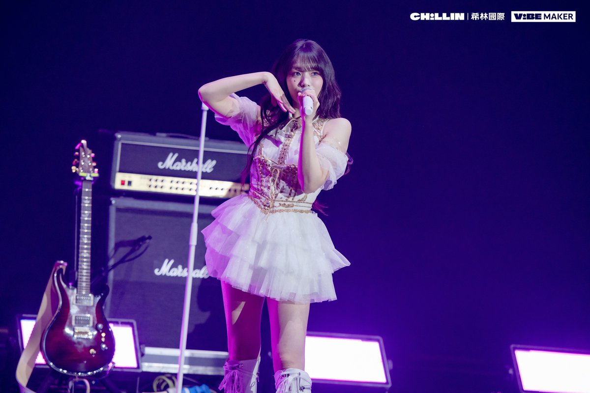 Rockation 【QWER 1ST WORLD TOUR in TAIPEI】 喝一口真冰涼的礦泉水🧊 再咬一口超好ㄘ的甜甜圈🍩 都什麼時候了怎麼還走不出 ...