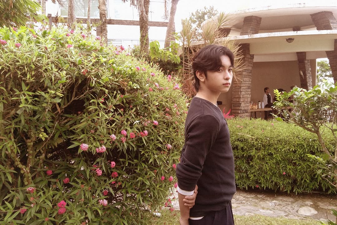 Trinity film snaps bts
instagram.com/p/DVKwJ41DwLV/…

youtu.be/5zW4P_WpJ-U?si…

HORI7ON LUNOD NOW SHOWING

#HORI7ON_SpecialFilm
#HORI7ON #호라이즌 #LUNOD  
<a href="/HORI7ONofficial/">HORI7ONofficial</a> <a href="/HORI7ON_twt/">HORI7ON member</a>