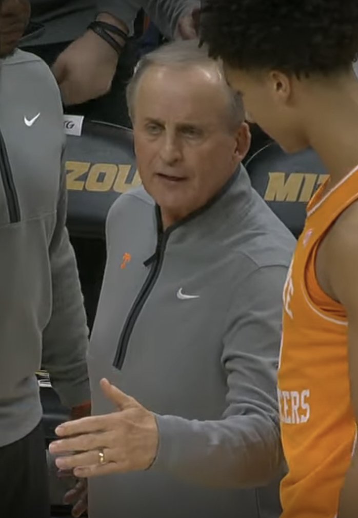 Mizzou won tonight because Dennis Gates dressed with #class like a leader of men, whereas Rick Barnes showed up in pajamas