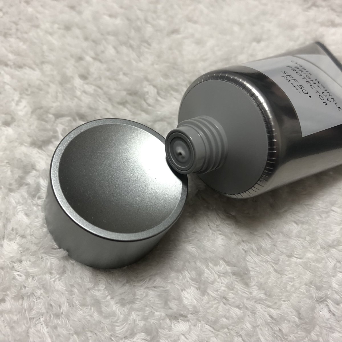 blg1278's tweet photo. オルビスの商品モニターに参加中です。

✔︎ リンクルブライトUVプロテクター

シワ改善・美白*1が同時に叶う日焼け止め！

白浮きせず、肌馴染みも良いです🙆
ツヤ感がとても上品で、しっとりしつつ軽い使用感です😊
手のひらサイズで持ち運びにも便利。

*1 メラニンの生成を抑え、シミ・ソバカスを防ぐ