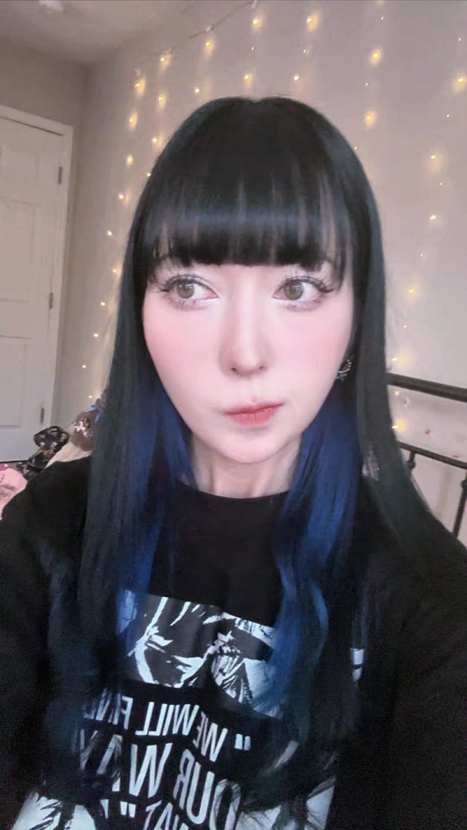 They don't know I'm wearing a Chinese ff14 shirt