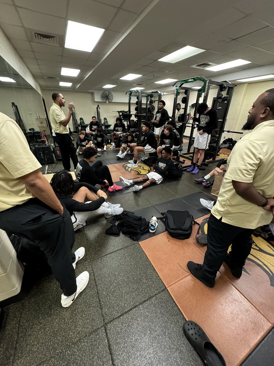 ConroeHoops tweet media