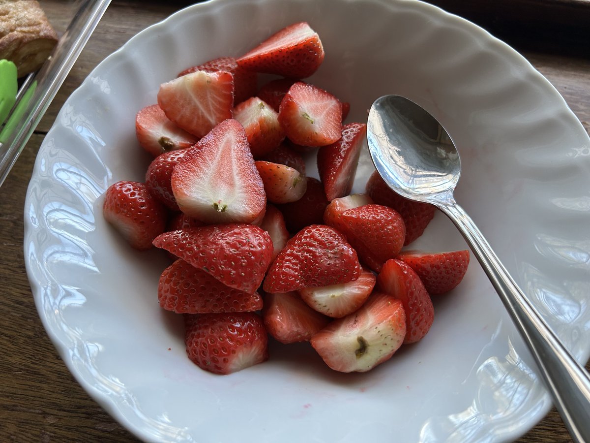 Drawable tweet media