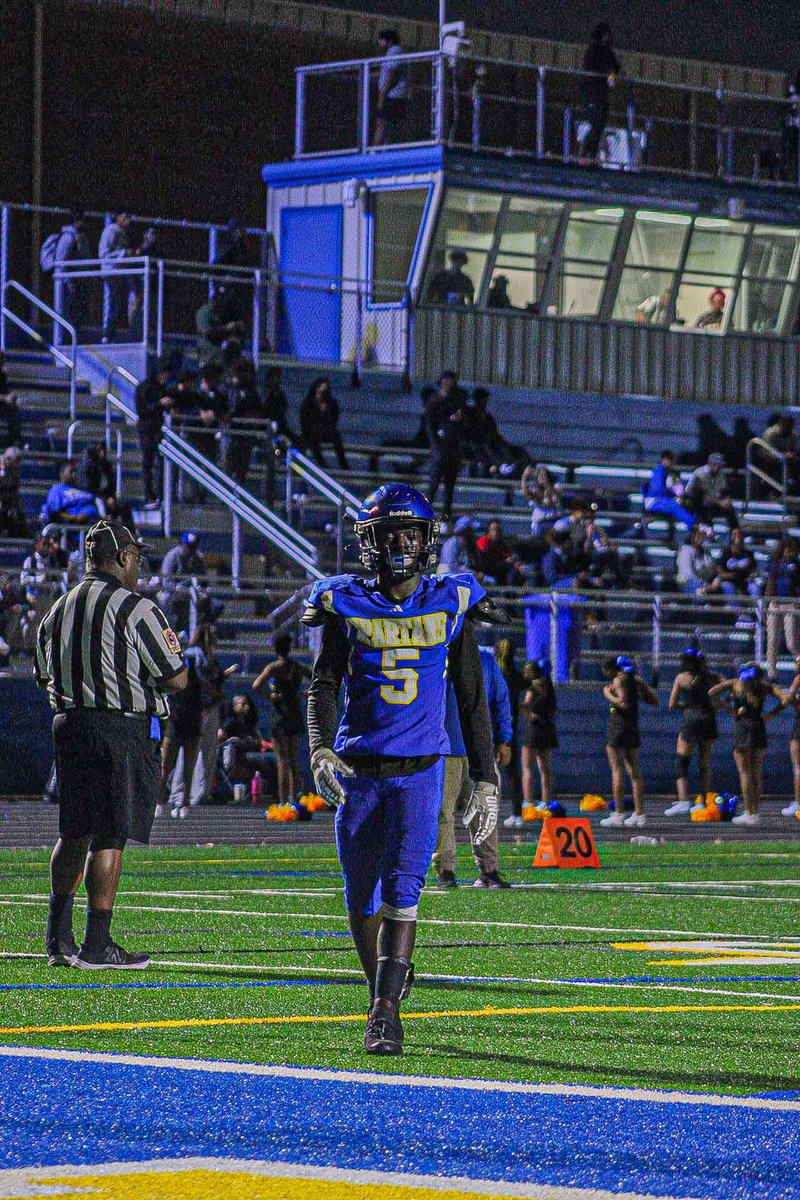 RaymondMemba's tweet photo. Click down to watch my Jv season highlights‼️‼️https://t.co/wNslhACG2Z #football #ray5 https://t.co/6IfrlFbqRh