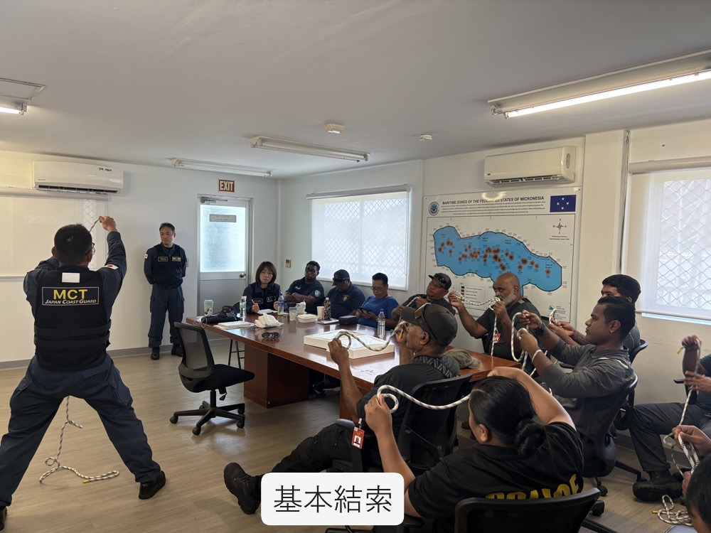 JCG_koho's tweet image. #海上保安庁   は、#笹川平和財団（#SPF）の枠組みを通じてMobile Cooperation Team（#MCT）を #ミクロネシア に派遣し、ミクロネシア海上保安機関に対して、救難技術に関する能力向上支援を実施しています。
#FOIP
#自由で開かれたインド太平洋