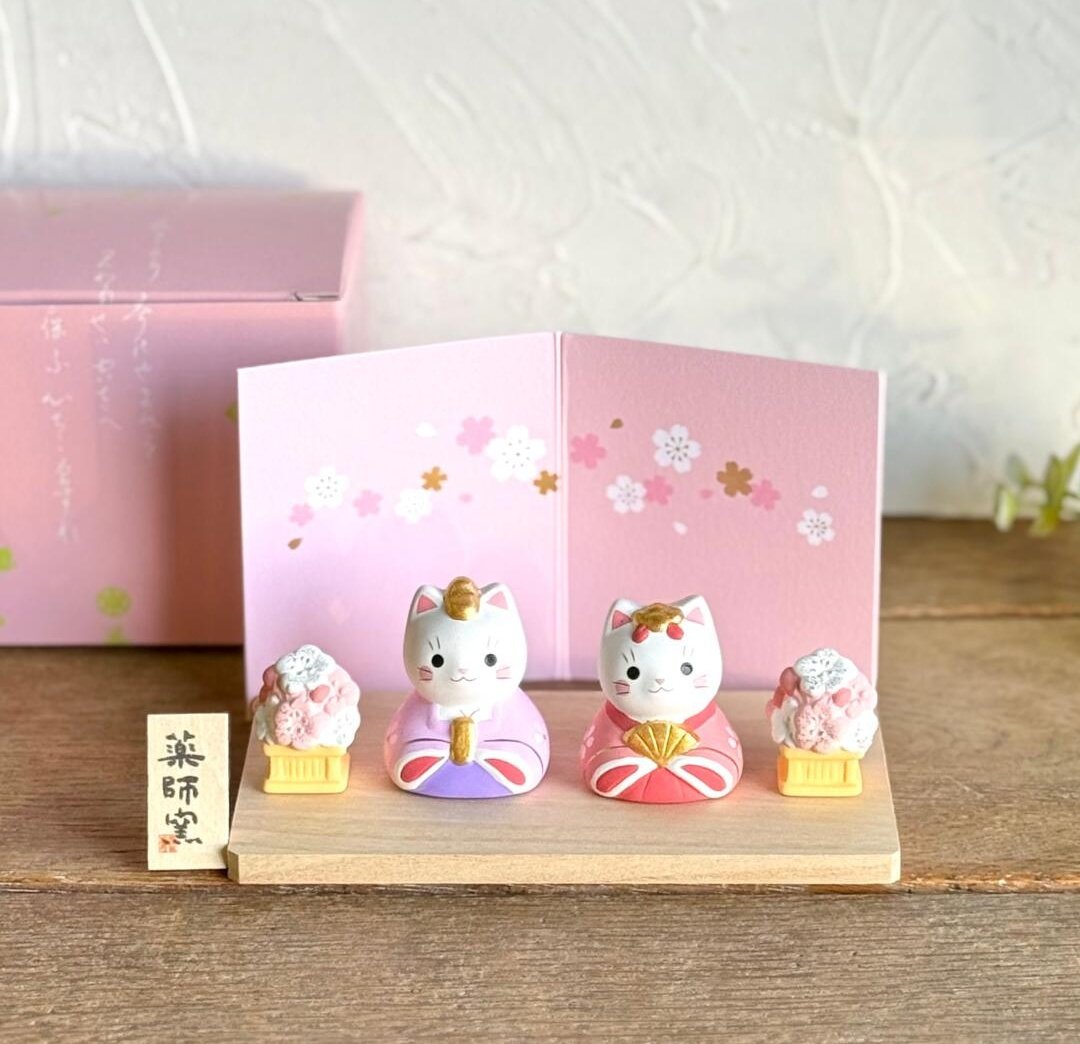 ねこ雛、可愛すぎる…🎎🐈 ころんと小さめの陶器製（高さ約4cm