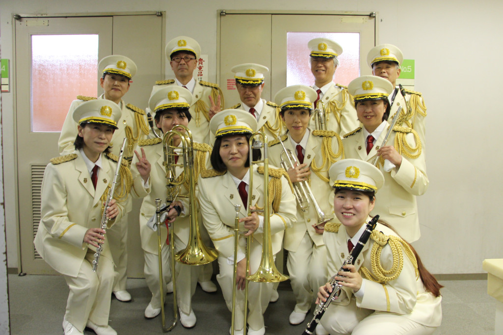 Fujisawa_Fire_D's tweet photo. 【消防団】音楽を通じて消防団をＰＲする機能別音楽団員🎺
消防局の音楽隊と合同でイベントなどに参加しています。
２月２２日には初のFujisawaFireBand定期演奏会を開催！大盛況でした！

＃消防団を知ってほしい　＃いつもありがとう消防団　＃藤沢市消防団　＃消防団 https://t.co/px6rFLXNy6