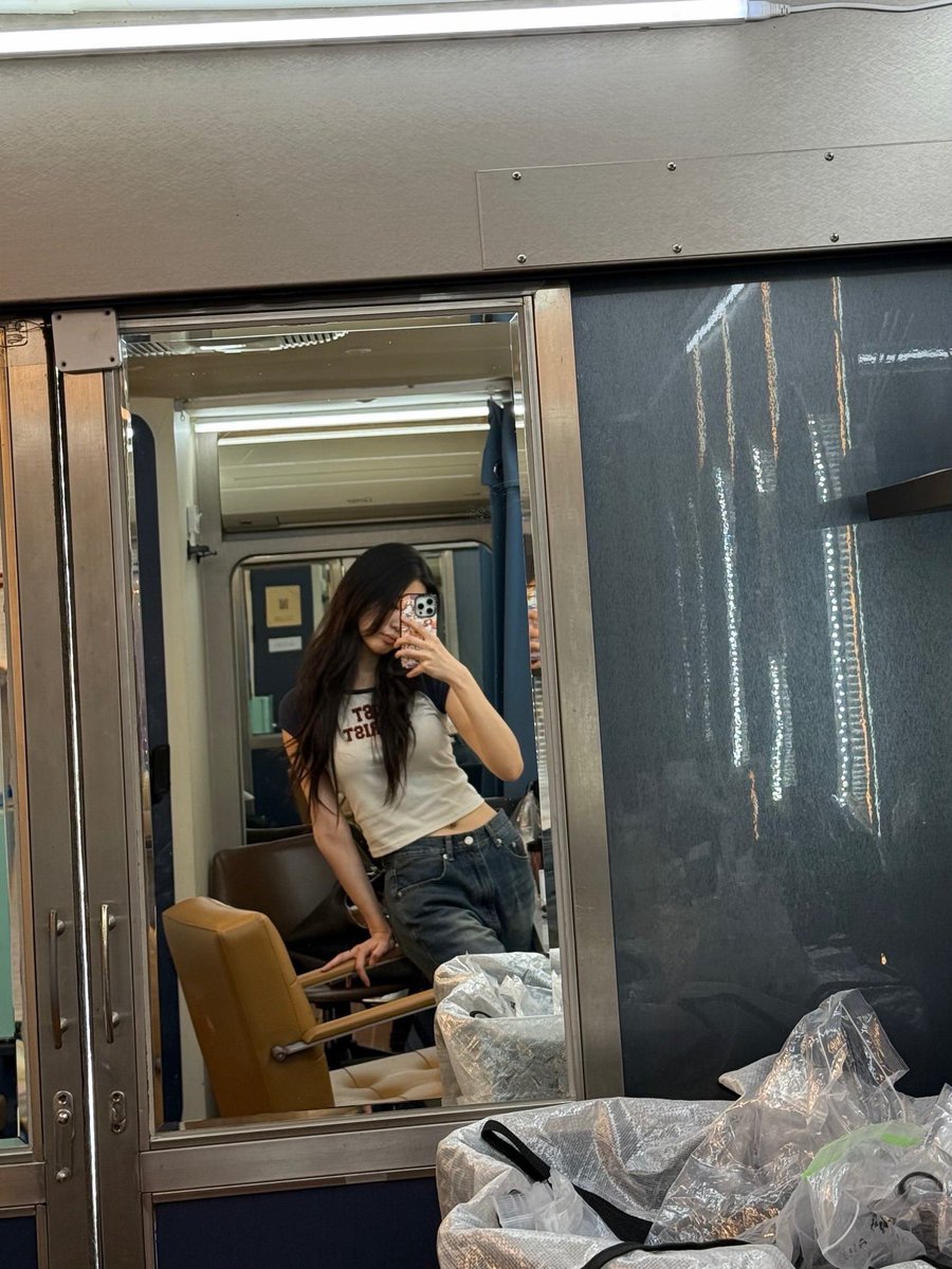 Kim Minju Updates tweet media
