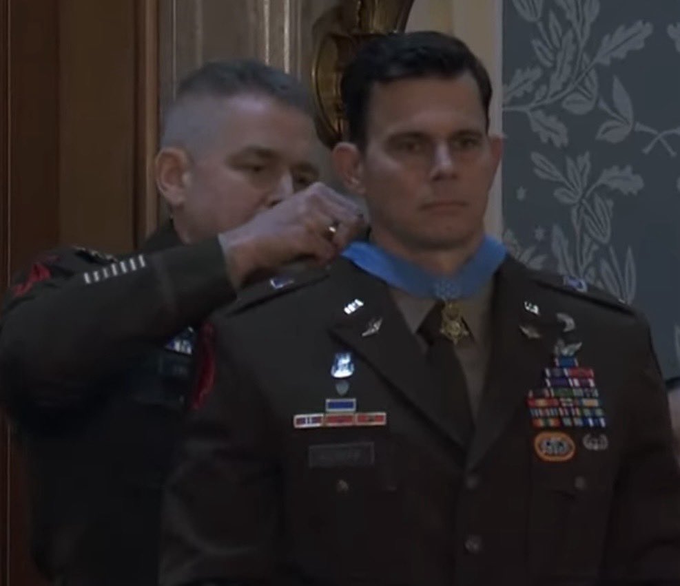 boldamericanpod's tweet photo. President Trump awarded two Men with
The Congressional Medal of Honor
during the State of the Union.

🎖️CW5 Eric Slover for his heroic actions in Operation Absolute Resolve.
🎖️100-Year-Old Royce Williams for his heroic service as a pilot in Korea. https://t.co/iBRZd5YS4L