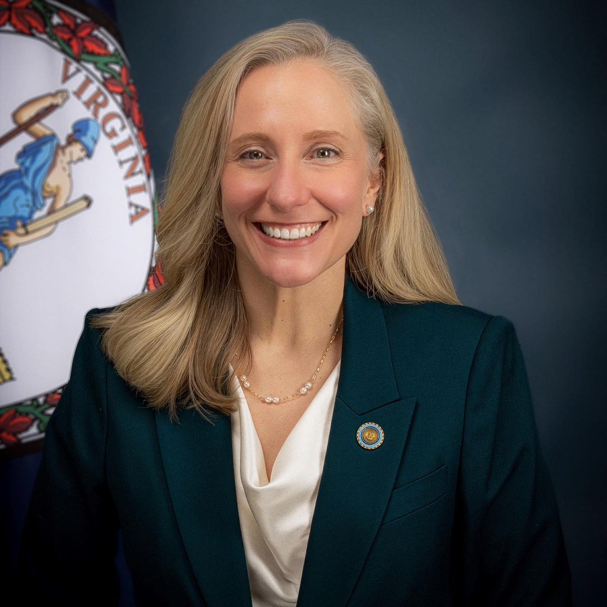 DisavowTrump20's tweet image. RETWEET if you stand with Governor Abigail Spanberger against Trump! #SOTU2026