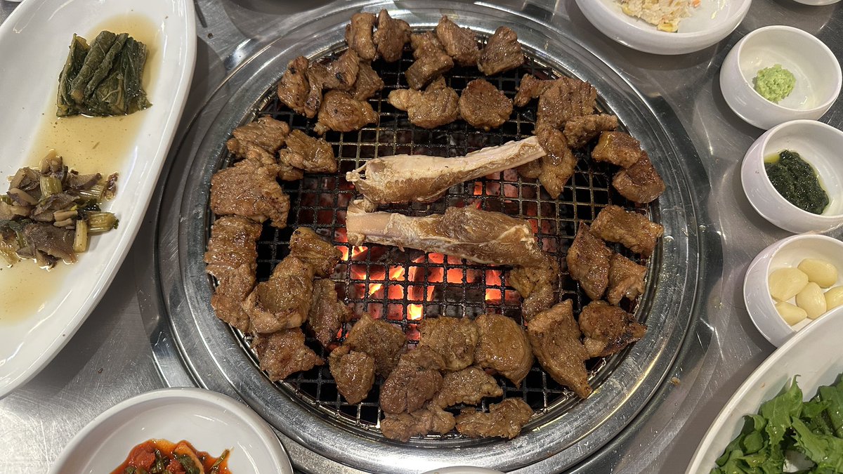 1시 스밍체크🎧 작년 건강검진때 신장암3기 수술 잘 끝나고 컴백한 직원. 고기 많이 먹어🥩🍗🍖 검진을 피,소변검사만해서 복부초음파라도 하라고 몇번을 말했더니. 안했음 더 클날뻔🥲 건강하게 살자💪🏻

#봄날
#함께_스밍해요_아미
#AlwaysWithBTS #BTS
#BTSARMY