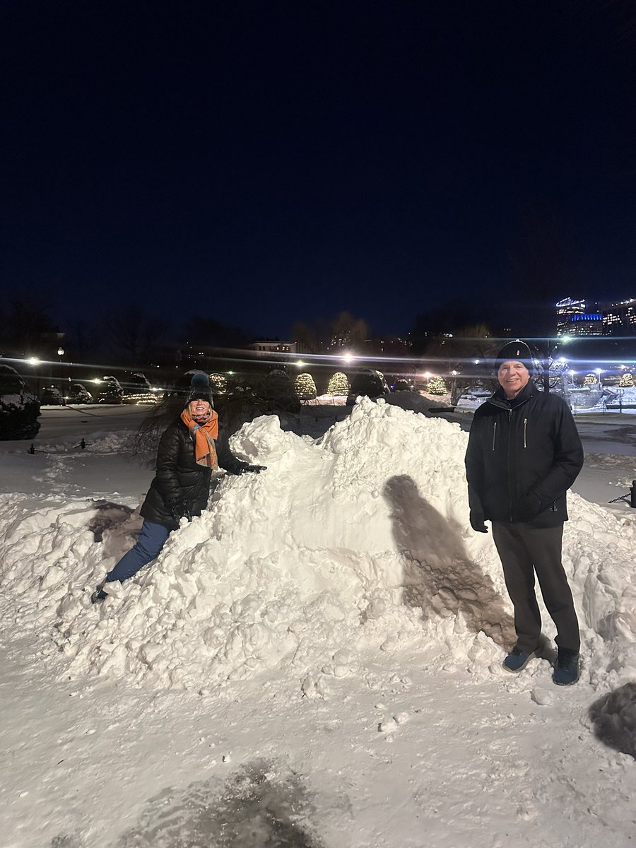 MartinaCurtin's tweet image. Day 55 #100daysofwalking
The day after!
Clean sidewalks and piles of snow. ❄️☃️🎿
#snowcleanup #winterwonderland #blizzard2026
@NewstalkFM @NTBreakfast