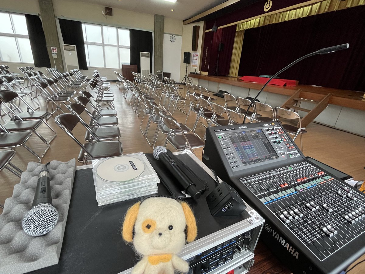 info_p1c's tweet photo. こんにちは🐾
地域のイベントに来ているよ❣️
��語・バルーンアート・ものまねショーと
盛りだくさん✨
＃音響
#BOSE_F1
#CDもいっぱい https://t.co/ZJYQSgEMTt