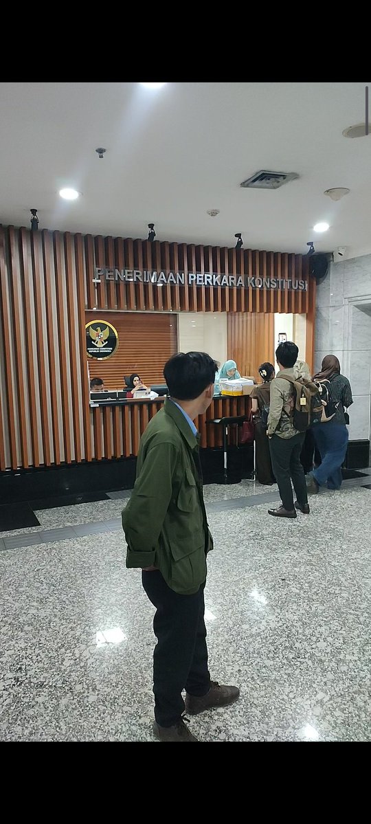 Bismillahirrahmanirrahim

SIDANG II Gugatan guru honorer terhadap MBG dalam UU APBN 2026 akan dilaksanakan hari ini 14.30 WIB.

Pemohon <a href="/penduduk_lokal_/">Reza Sudrajat</a> &amp; <a href="/P2G_ID/">P2G - Perhimpunan Pendidikan dan Guru</a>

Rilis Pers oleh <a href="/LBH_Jakarta/">LBH JAKARTA</a> 

Bersama <a href="/antikorupsi/">ICW</a>  <a href="/Yappika/">YAPPIKA-ActionAid</a>