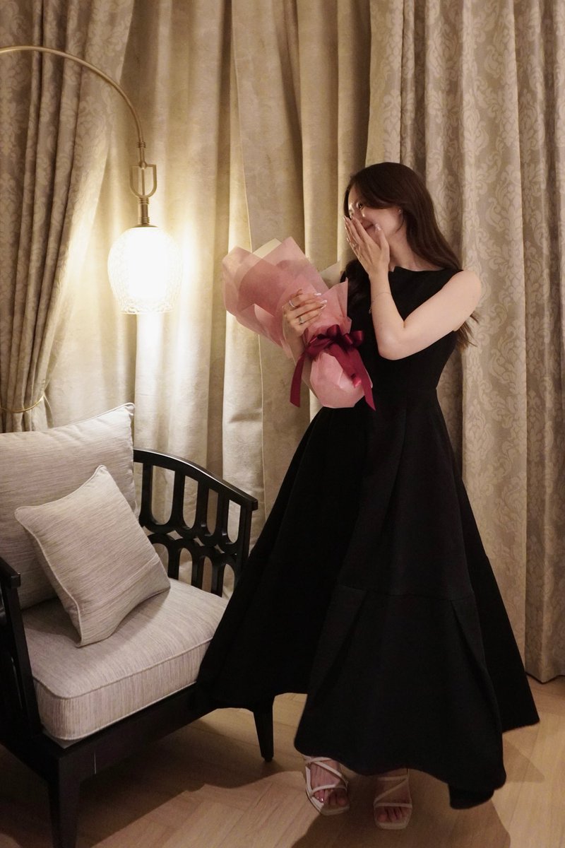 cococolily's tweet photo. ノースリーブ版はプロポーズしてもらった日に着用しました♡
さっきインライ見てシルエット綺麗で結婚式にも着られそうだったから半袖版も買おうかな🥰🌸 https://t.co/QxURdCdDCl