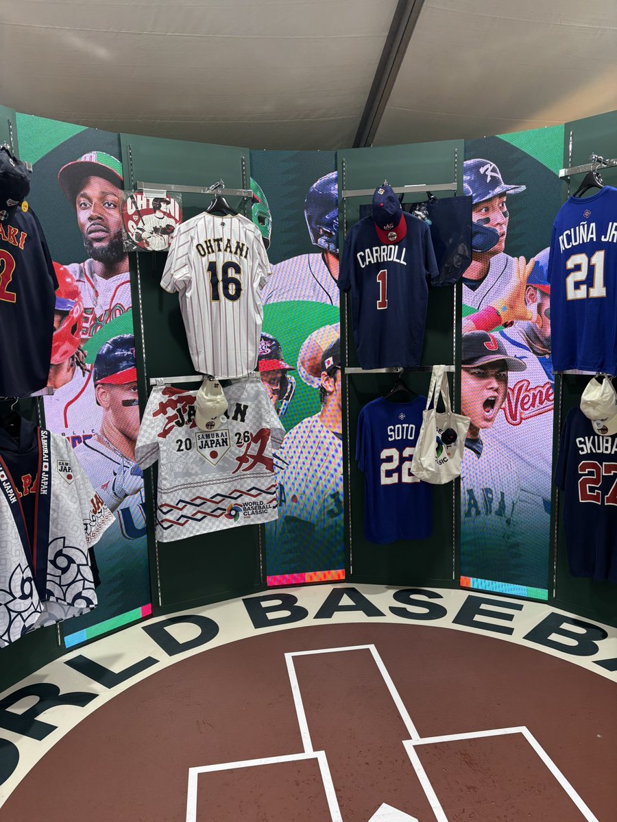 宮下公園 WBCオフィシャルストア ・ユニフォームやタオルは現状日本人