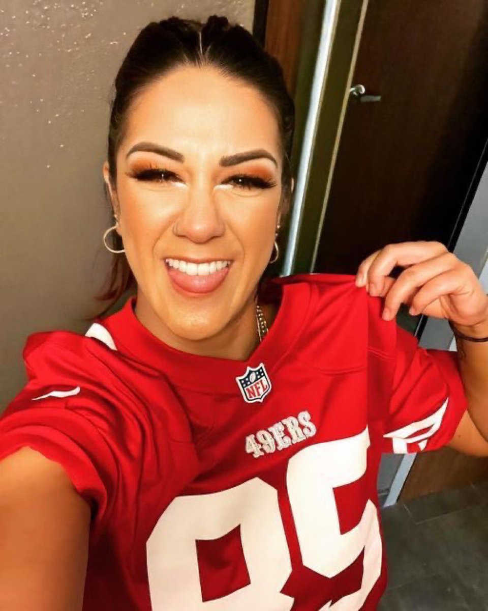 𝐑𝐎𝐋𝐄 𝐌𝐎𝐃𝐄𝐋 ༆ Not @ItsBayleyWWE tweet media