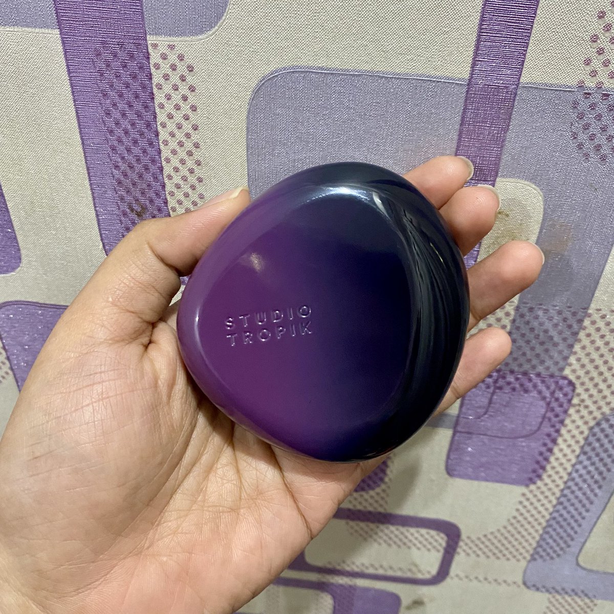 jellvranon's tweet photo. WTS
guys aku mau preloved cushion studio tropik inii. baru sekali pemakaian, bisa diliat itu isinya masih banyak bgt🙂‍↕️ ini shade N02, di aku keterangan huhu☹️ aku beli nya di missglam kotaku 164k, mau kujual 100k ajah🫰🏻 ((msi bs nego)) co nya bs oren yaa https://t.co/CilCEOZPSr