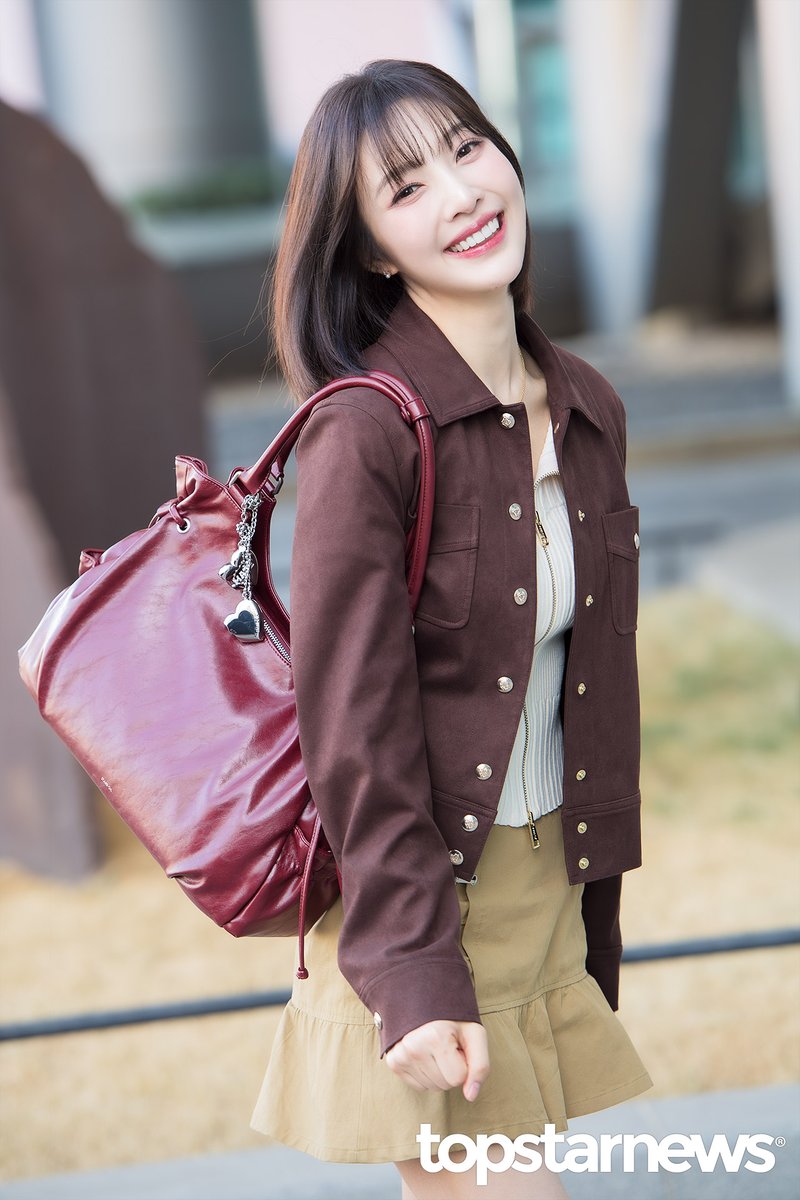 [HD포토] 레드벨벳 조이, ‘러비가 사랑한 과즙 미소’ (동물농장 출근길) #조이 #JOY #레드벨벳 #RedVelvet #동물농장 #출근 #퇴근 #프리뷰 topstarnews.net/news/articleVi… <- Original Photo