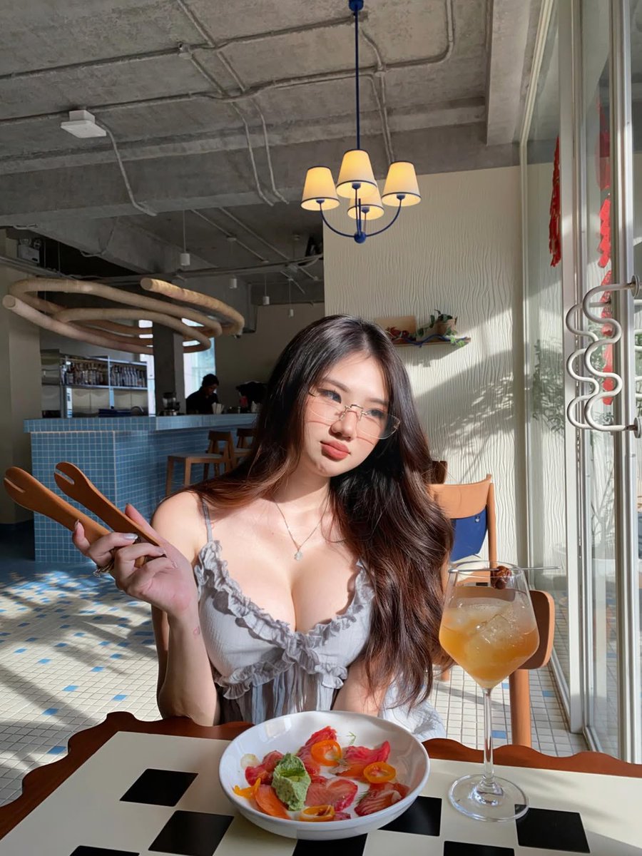 emiu3001's tweet photo. măm măm 😋 https://t.co/3anurFulLP