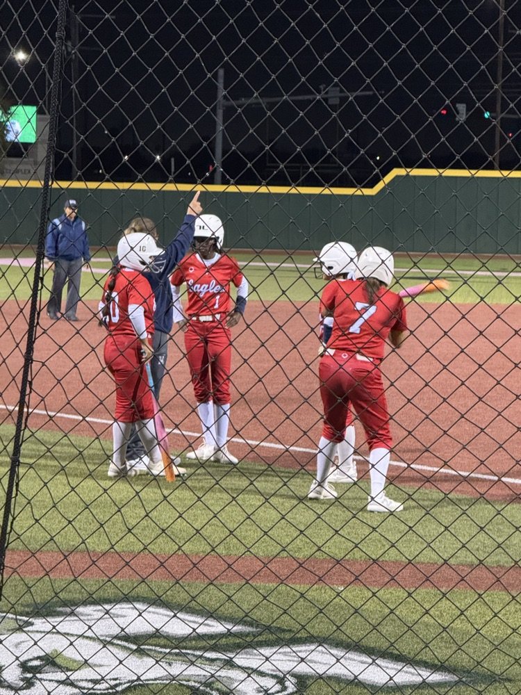 VMHSEagles's tweet photo. ❤️🦅🥎Our Lady Eagles came to hit tonight! They beat the Bluff 10-7! Lyla Creek struck out 9 and Emilee Holmes hit a home run! It was an exciting team win with stellar defense and strategic hitting that kept the opponents on their toes! Great job to our players and coaches!❤️🦅🥎 https://t.co/pSXEaorpX0