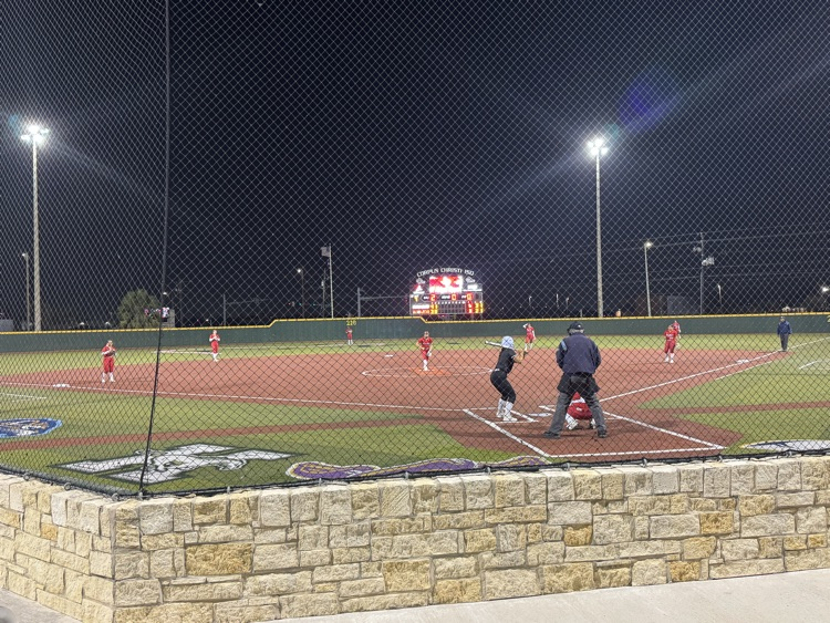 VMHSEagles's tweet photo. ❤️🦅🥎Our Lady Eagles came to hit tonight! They beat the Bluff 10-7! Lyla Creek struck out 9 and Emilee Holmes hit a home run! It was an exciting team win with stellar defense and strategic hitting that kept the opponents on their toes! Great job to our players and coaches!❤️🦅🥎 https://t.co/pSXEaorpX0