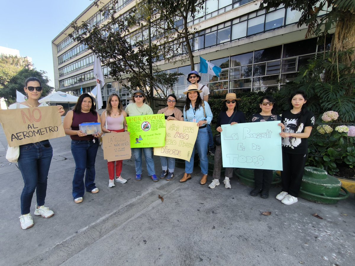 Ticajima's tweet photo. @vecinosinfogt @udarthjokerr Llamemos al Conde Contar de Plaza Sésamo, porque yo no veo a los 20 en la foto. https://t.co/1YKGMBt8nl