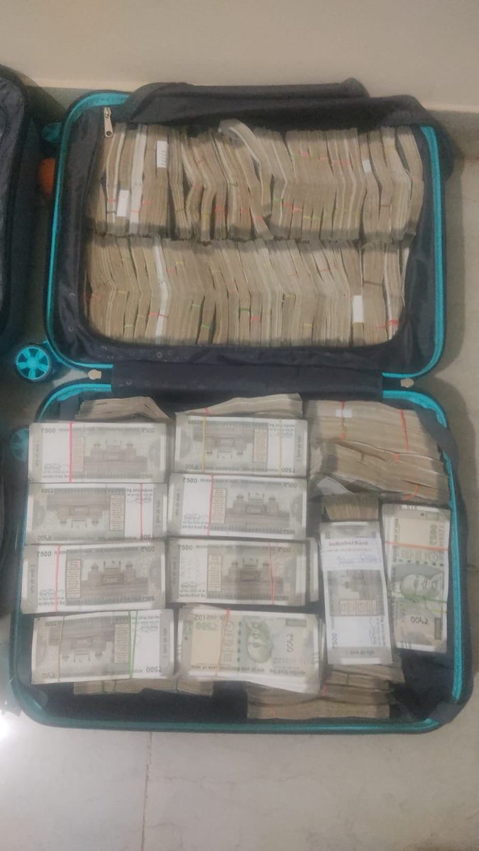 OdishaVigilance's tweet image. Following apprehension of Sri Debabrata Mohanty, I/C Deputy Director, Mines, Cuttack Circle, by #Odisha #Vigilance yesterday night for taking bribe Rs.30,000/- from a coal vendor,  over Rs 4 Crore cash recovered from his flat in #Bhubaneswar &amp;amp; seized. Counting on. 
Searches ctng.