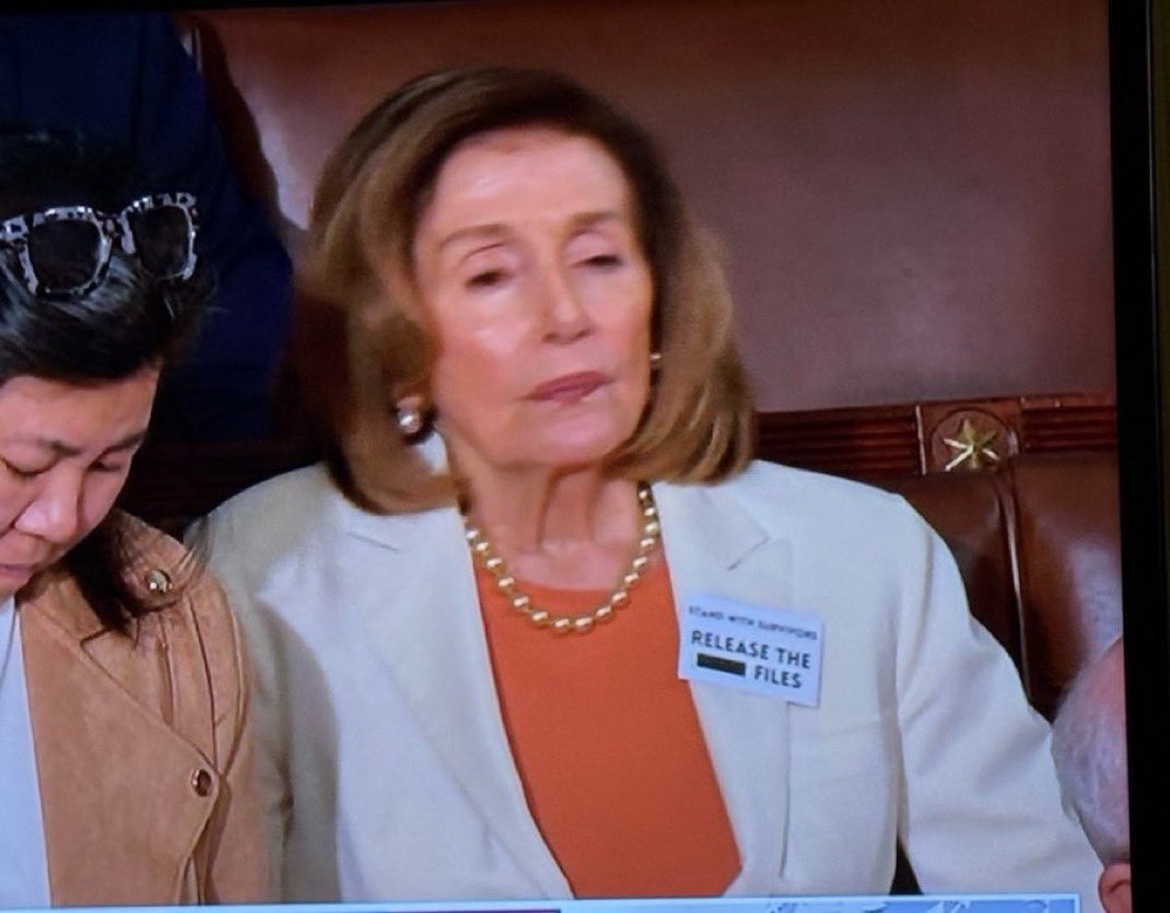 CubanOnlyTrump's tweet image. Watch: Nancy Pelosi looks absolutely ‘wasted’ at The State of The Union Address

Did Nancy Pelosi stand up?”
#SOTU2026 #StateOfTheUnion
