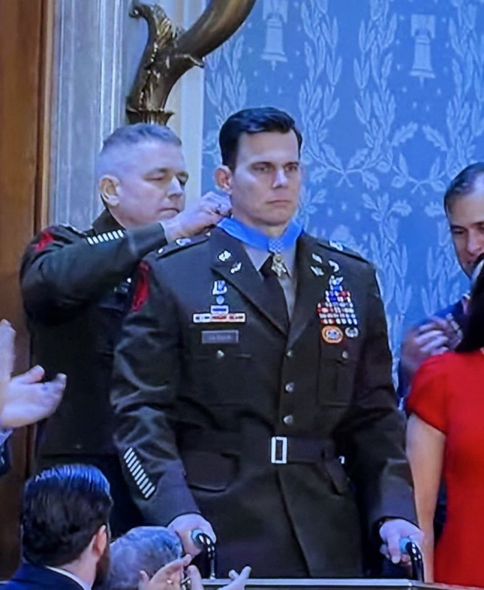 OldGloryClub's tweet image. These are the faces of American Excellence. 

Andrew Wolfe, Scott Ruskan, Royce Williams, Eric Slover, and many more. These are American heroes. Tonight is a night for Americans.