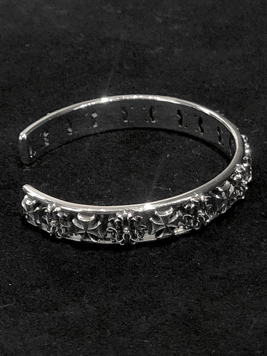 シルバー　トゲトゲデザイン ゴツい インパクト大　バングル