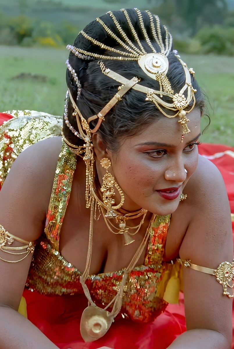 corngod2042's tweet photo. TULASI momma hotness in those days🤤🤤🤤 https://t.co/p75qFH8sLF