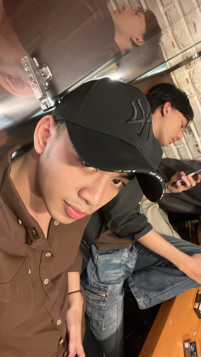 onlywonwoo77457's tweet photo. Gaiss aku kena fake di bumble , nama akun dia rizky fauzan 
Katanya dia ambil foto ini dari X 

Aku ingin tau aslinya yg punya foto ini siapa? https://t.co/yLx6qFbXpX